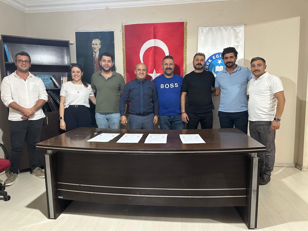 1. DALGA ..!
Sendikamıza üye olan ve gücümüze güç katan Tatvan Benekli Köyü ilkokulu Müdürü Servet ÖZARSLAN, Bitlis Eğitim Gücü Sen İl Başkanı Sinan YÜZER, Tatvan İlkadım Anaokulu Müdürü Abdülmuttalip SAV ve beraberindeki diğer sendika üyelerine çok teşekkür ederiz.<a href="/TalipGeylan06/">Talip Geylan</a>