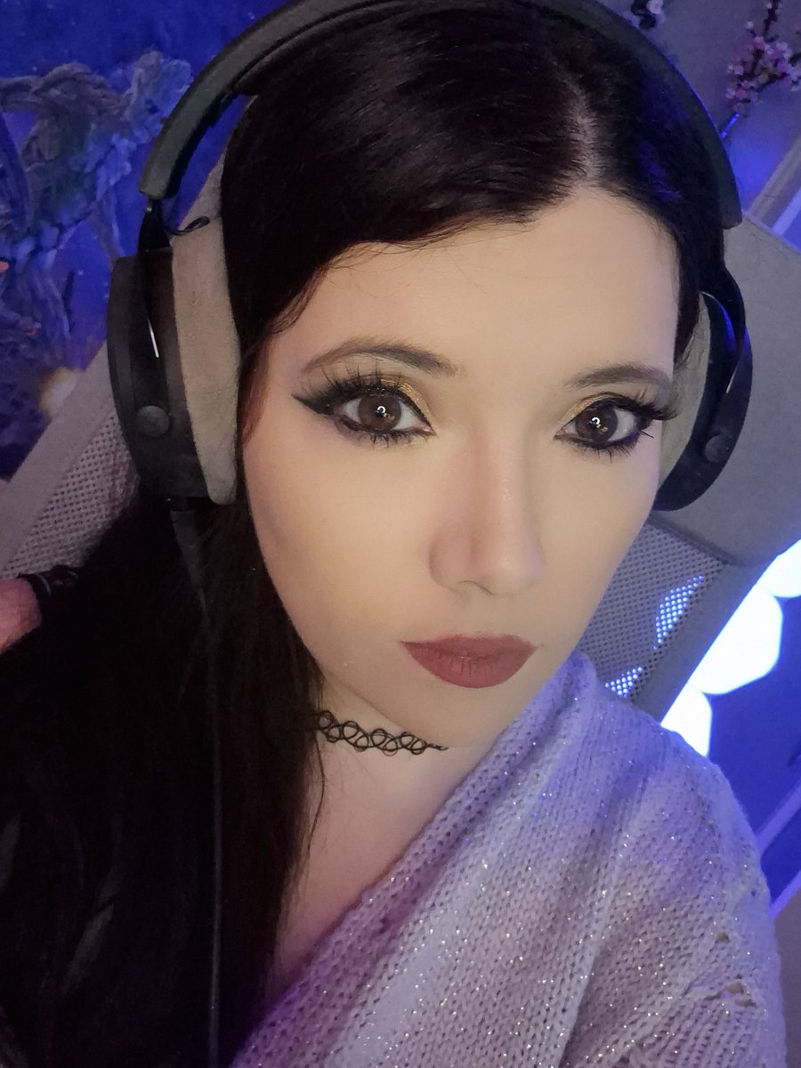 We're live with some #NoMansSky today we continue the search for the ultimate paradise ✨️ #twitch #twitchstreams #TwitchStreamer #streamer #streaming #girlsoftwitch #twitchgirls