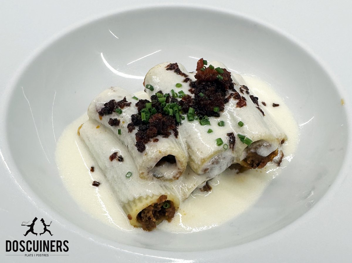 DosCuiners's tweet image. 😜NO PODRÀS RESISTIR-TE😋
Rigattonis farcits de bolognesa, salsa de formatge idiazábal i sobrasada🇮🇹
📌doscuiners.com
#DosCuiners #Maresme #Mataró #Barcelona #gastronomia #Gourmet #foods #tapas #bcndelicatessen #comidasana #healthyfood #delicious #enjoy #italianfood