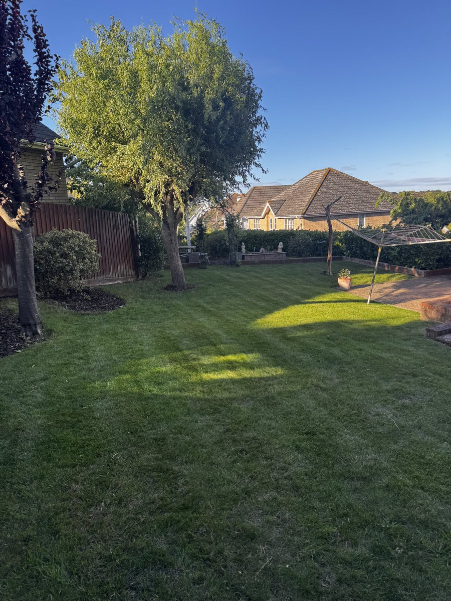 DH_Maintenance's tweet photo. Although a #cold #start with the #wind, the #sun did come out & was able to get all the usual #tuesday jobs done before what is looking like a #washout tomorrow #topping the #order & continued digging out #brambles - have a lovely evening everyone ❤️ https://t.co/ccGmjuIdnk