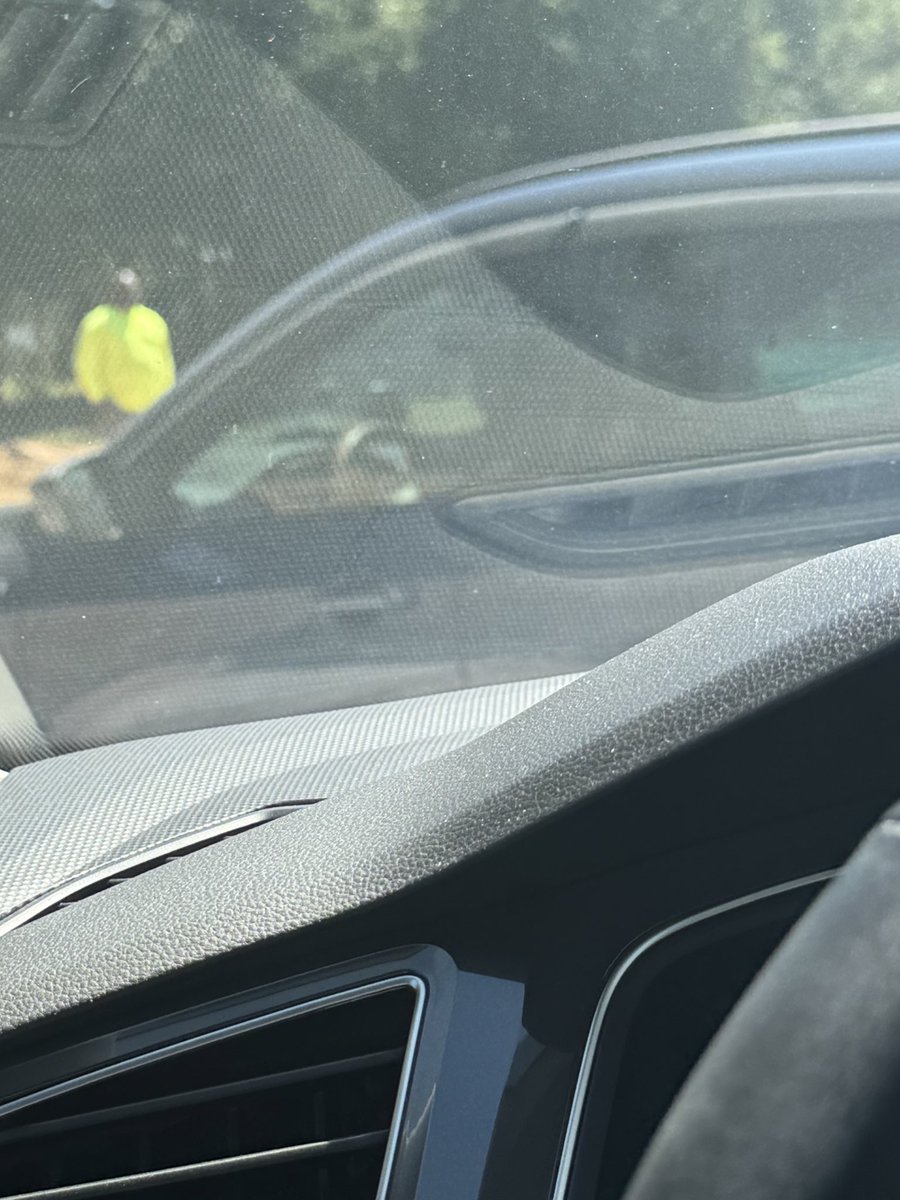 EHEasy's tweet photo. PRIME EXAMPLE‼️Dis my call himself being impatient and going around me.. only to get his ass stuck! And he’s driving someone else’s 🚙‼️🤦🏽‍♂️Learn how to drive HO https://t.co/vq4id1dsh3