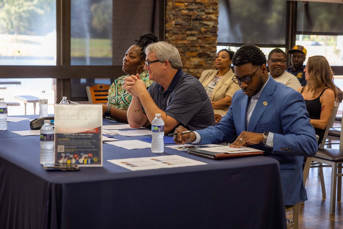 FloDar_Tech's tweet image. Thank you to all the students who came out to hear our Student Government candidates speak about their vision for FDTC Student Government. Online voting is open till 5:30 today. Vote here: bit.ly/3JYQ8X9
#FDTech #StingerNation #PeeDee