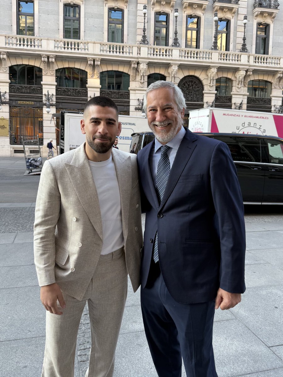 Siempre con los campeones que son un ejemplo para España.

¡Grande <a href="/Topuriailia/">Ilia Topuria</a>!