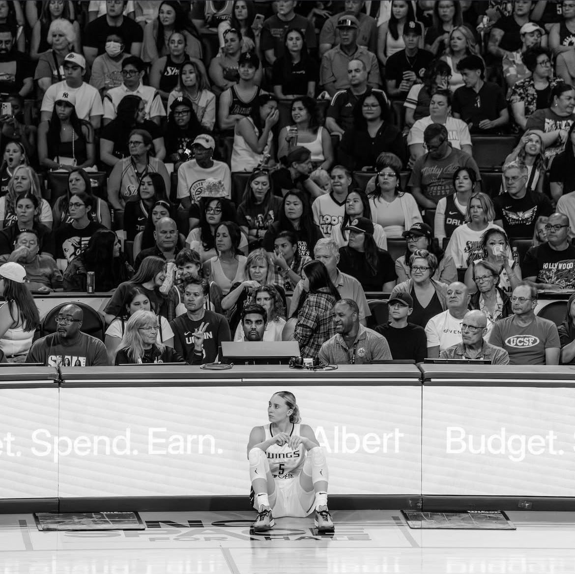 PAIGE MADISON BUCKETS.
NEVER A DOUBT.

🏆19.2 PPG
🏆5.4 APG
🏆3.9 RPG
🏆1.6 SPG
🏆0.5 BPG
🥇Highest scoring game by a rookie ever
🥉3rd most points by a rookie ever
🥉3rd most assists by a rookie ever

⭐️⭐️⭐️⭐️⭐️⭐️⭐️⭐️⭐️⭐️⭐️⭐️
2025 WNBA ROOKIE OF THE YEAR
⭐️⭐️⭐️⭐️⭐️⭐️⭐️⭐️⭐️⭐️⭐️⭐️