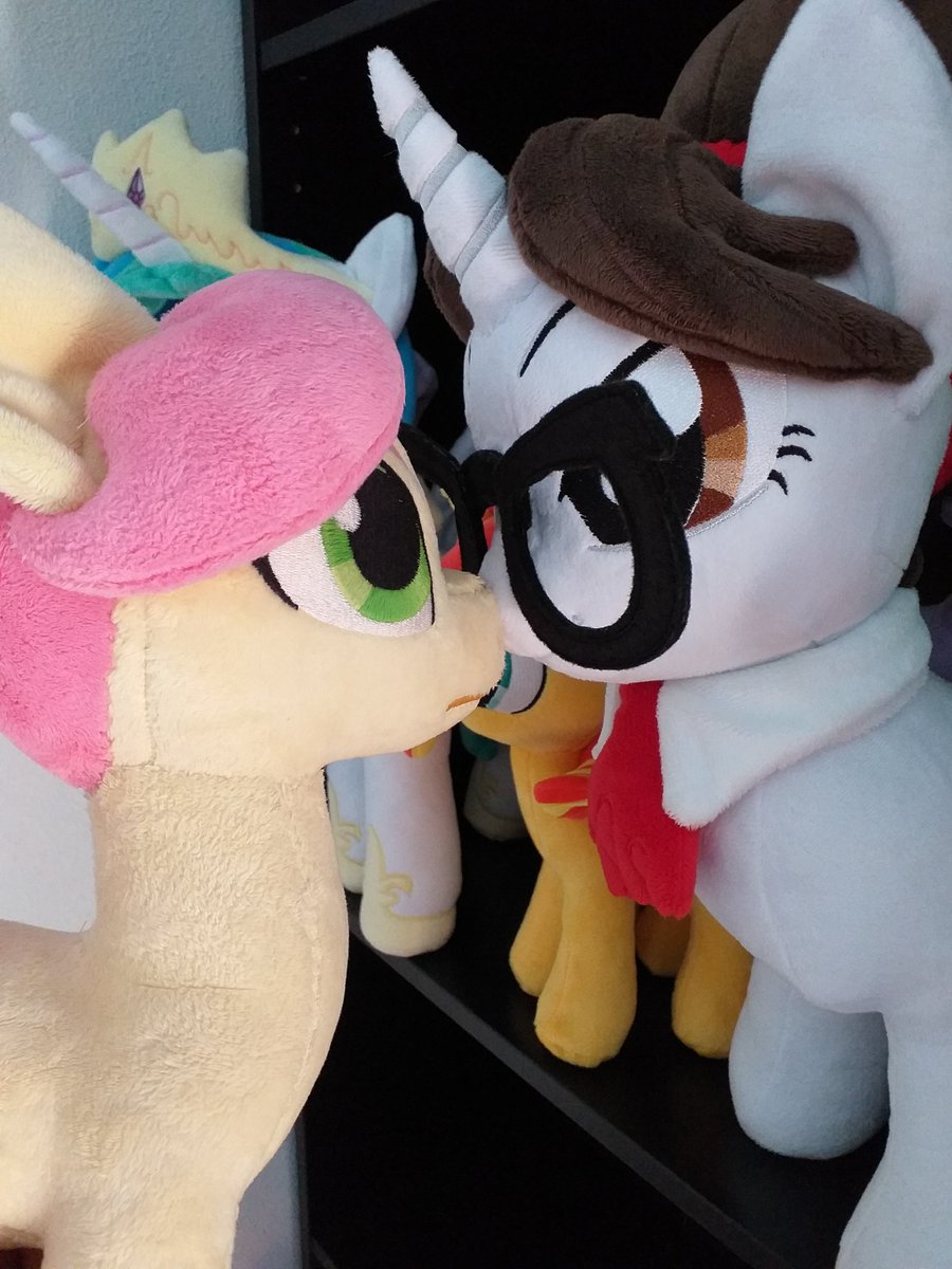 Pony4K's tweet photo. #PoseyBloom meets #RavenInkwell
Shots are gonna be fired π₯
Sparks are gonna fly β‘οΈ
Posey Bloom by: @acylius
Raven Inkwell by: @lilmoon
#mylittlepony #mlpg5 #mlpfim #brony #ponies #plushies https://t.co/SkVe7f4ifx