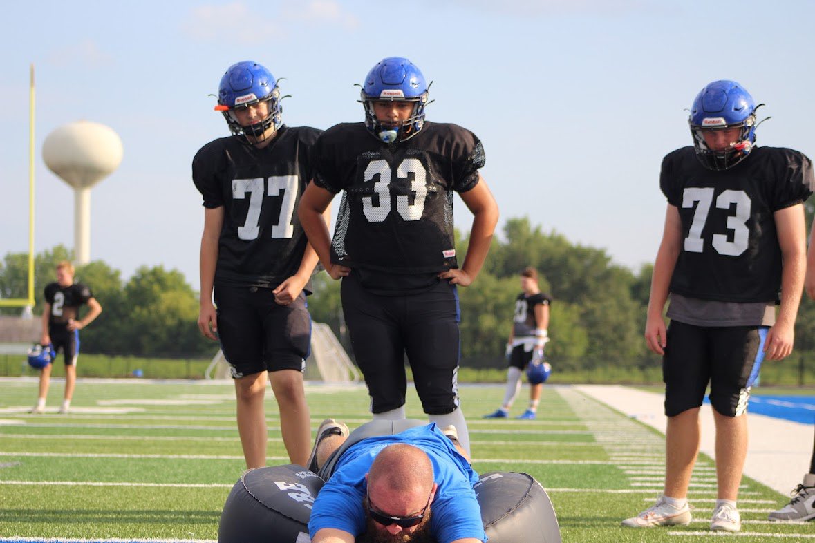 WestLibertyFB's tweet photo. DIVING INTO HOMECOMING WEEK‼️‼️

Great form Coach Shultz.😂

#WORK https://t.co/AM1tsLO94v