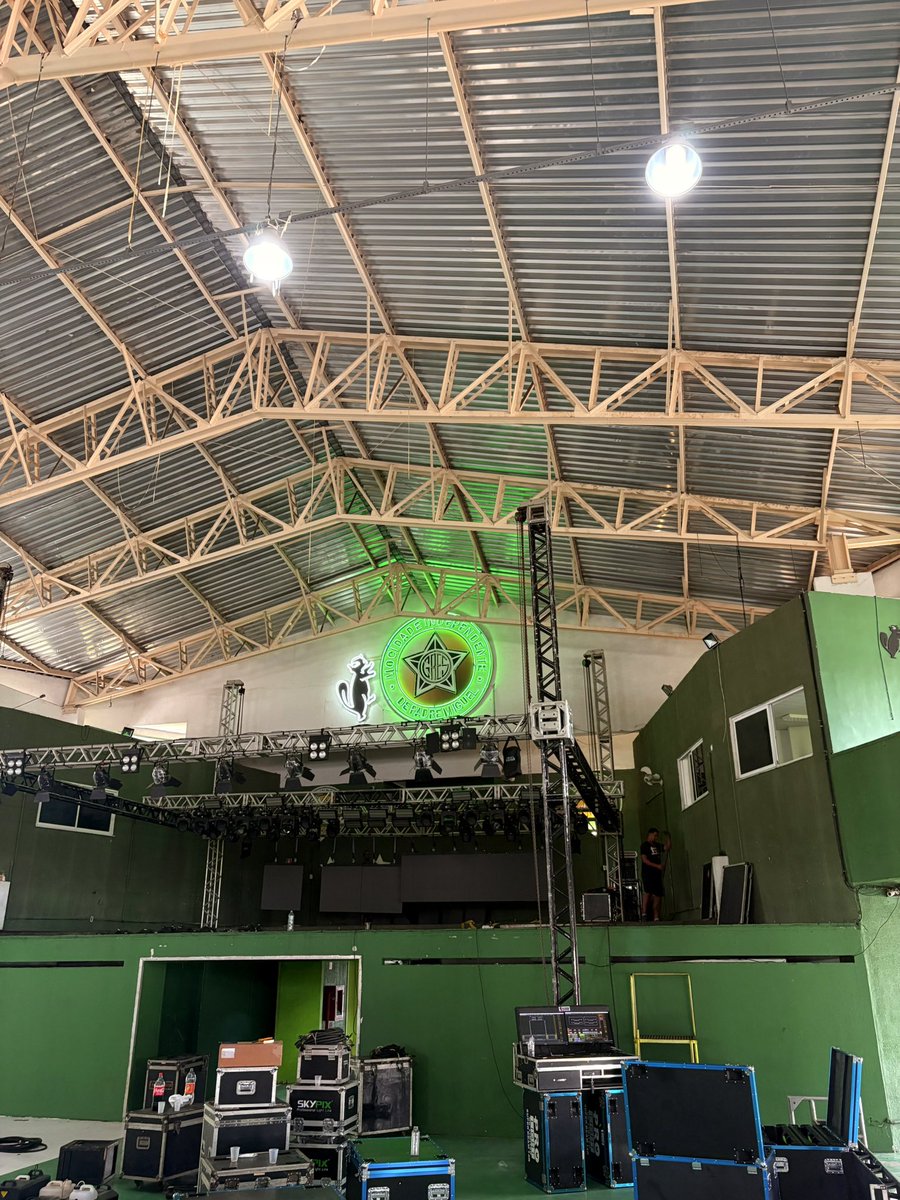 GRESMIPM's tweet photo. TEM ALGUÉM ANSIOSO POR AÍ?

Vim acompanhar a montagem da MAIOR FINAL DO CARNAVAL CARIOCA. Os trabalhos não param pra deixar tudo pronto pra sábado a partir das 20h.

Vai ser lindo! 💚 https://t.co/y6wwA4EvOh