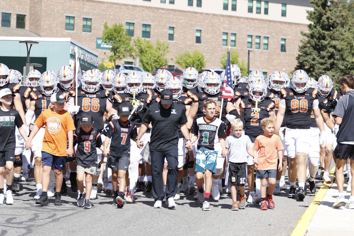 One of my absolute favorite Traditions is our Digger Walk! Love coming out with all the kids and walking through the best fans in the country! 
#Family