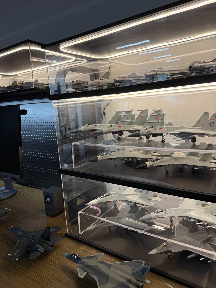 AnnieGarcia7038's tweet image. #modelcontrol #ironbloodmilitaryspirit #dreamsandpassion #timestory #quiettime They once soared through the skies, and now quietly guard my dreams. They&apos;re more than just models; they&apos;re the embodiment of passion and perseverance. May this passion carry me even further.📷📷