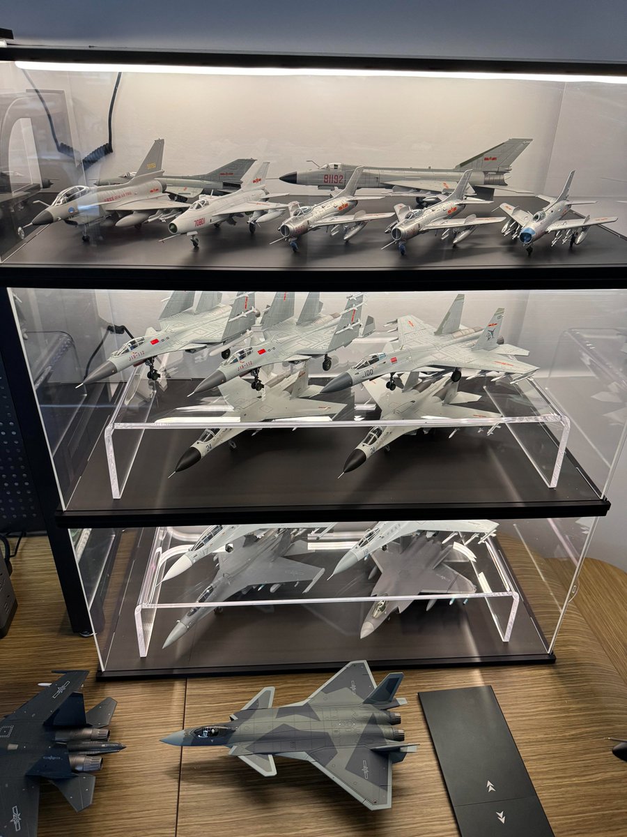 AnnieGarcia7038's tweet image. #modelcontrol #ironbloodmilitaryspirit #dreamsandpassion #timestory #quiettime They once soared through the skies, and now quietly guard my dreams. They&apos;re more than just models; they&apos;re the embodiment of passion and perseverance. May this passion carry me even further.📷📷