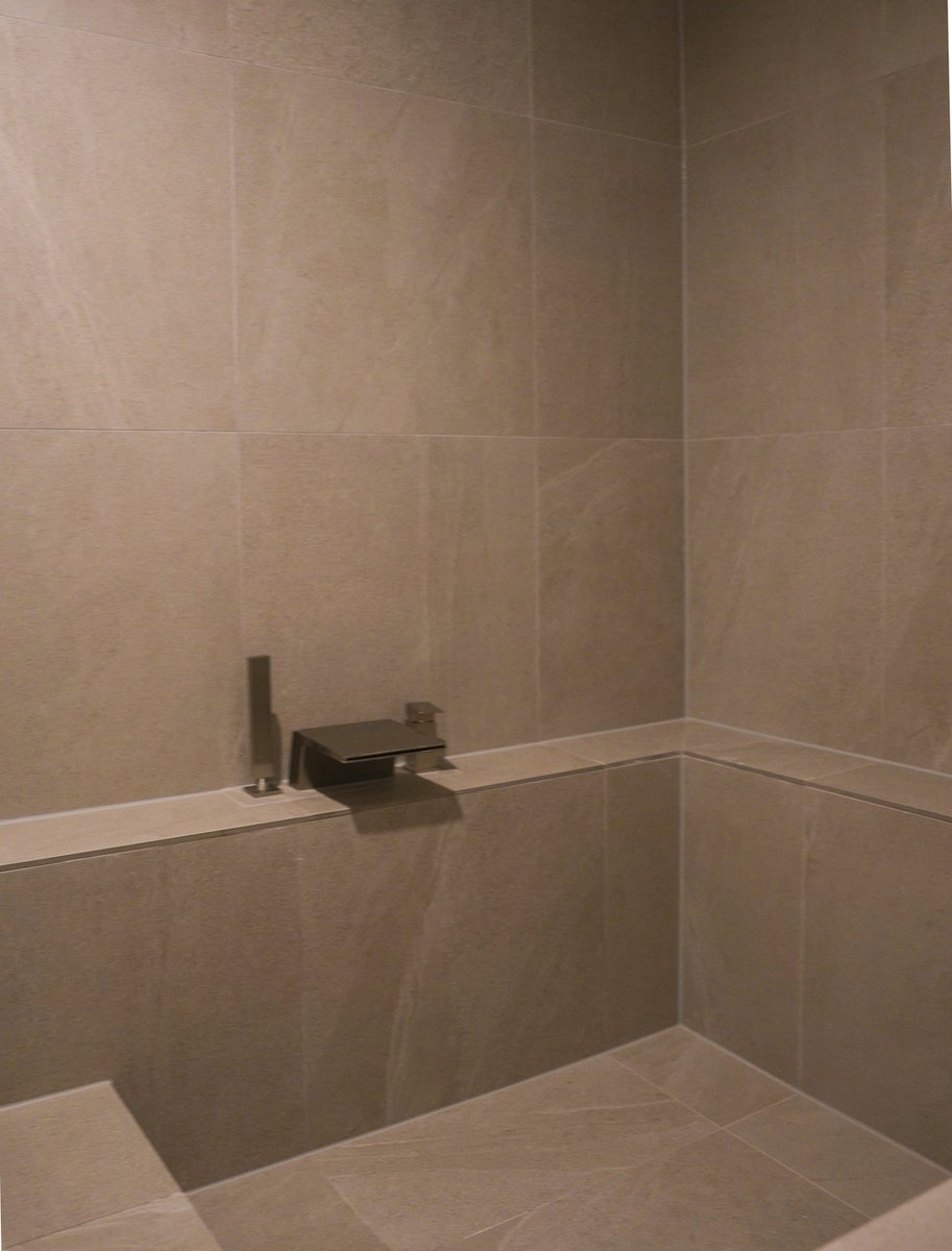 📍스테이패스포트 에어플레인 구리점구리 쪽 모텔 알아보다가 여기 갔는데 테마가 료칸. 방에 다다미랑 욕조 있고, 이동식 스크린으로 영화 볼 수 있음📺 컵라면+맥주+오설록 티까지 챙겨주는 거 좋았음.