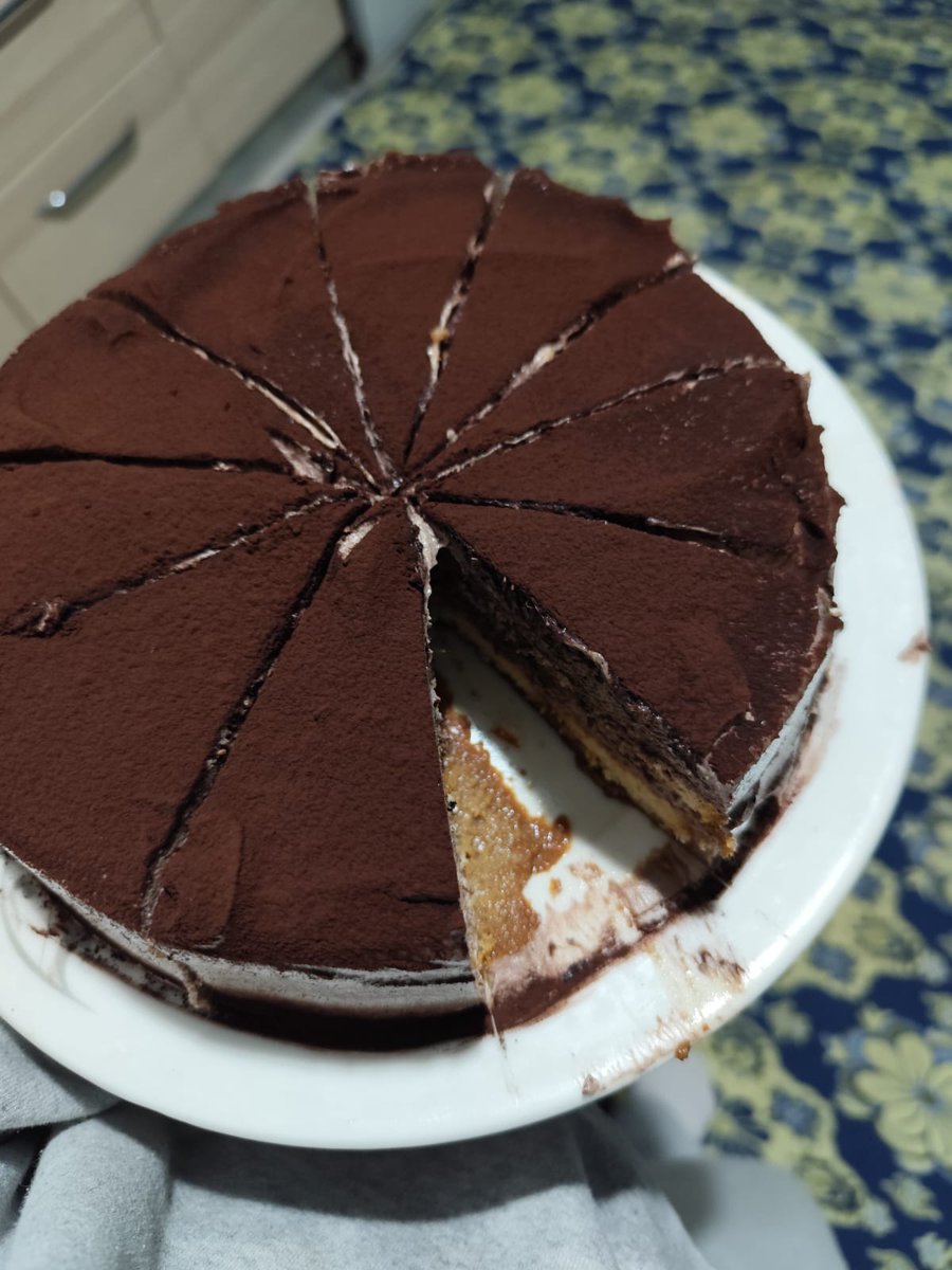 _mervecelik72's tweet photo. Gece gece gelsin kalori kiloo😋 https://t.co/qeyiYOEbSu