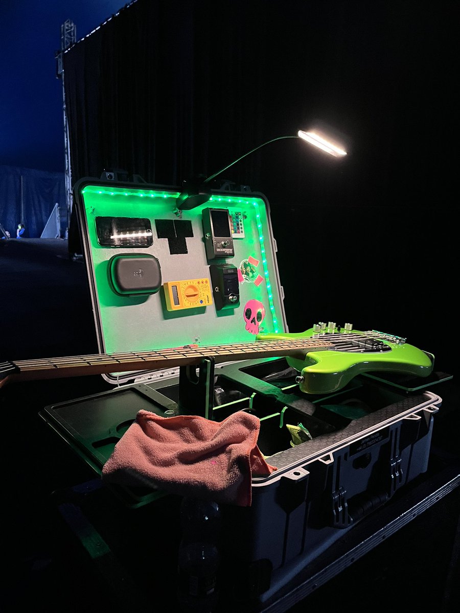 jamespendle's tweet image. My love for the bass has grown by crazy amounts in the last few years, both as a tech and a player.

They are a joy to play and to work on.

#basstech #guitartech #bassplayer #guitarist