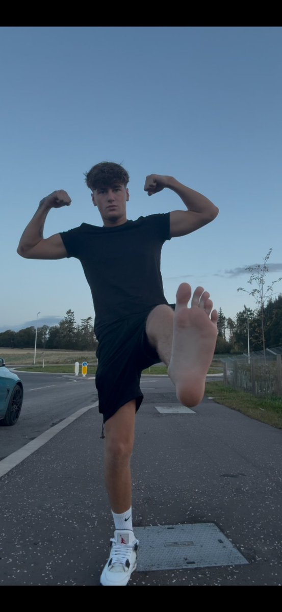 Get on your knees and leak that wallet like a pathetic little pig for master😈