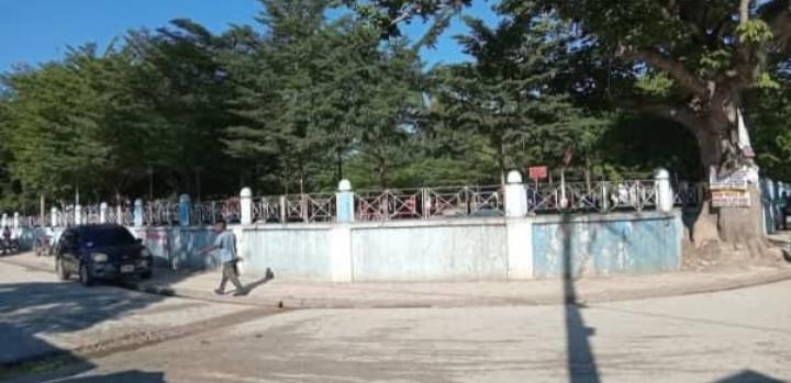 L'expulsion de PDIs commerçants de la place Charlemagne Peralte de Hinche a provoqué de fortes tentions entre les autorités de Hinche et Mirebalais. Appel urgent au Délégué Départemental à créer une commission intercommunale (art.74-75 C.T) pour dialogue et paix .