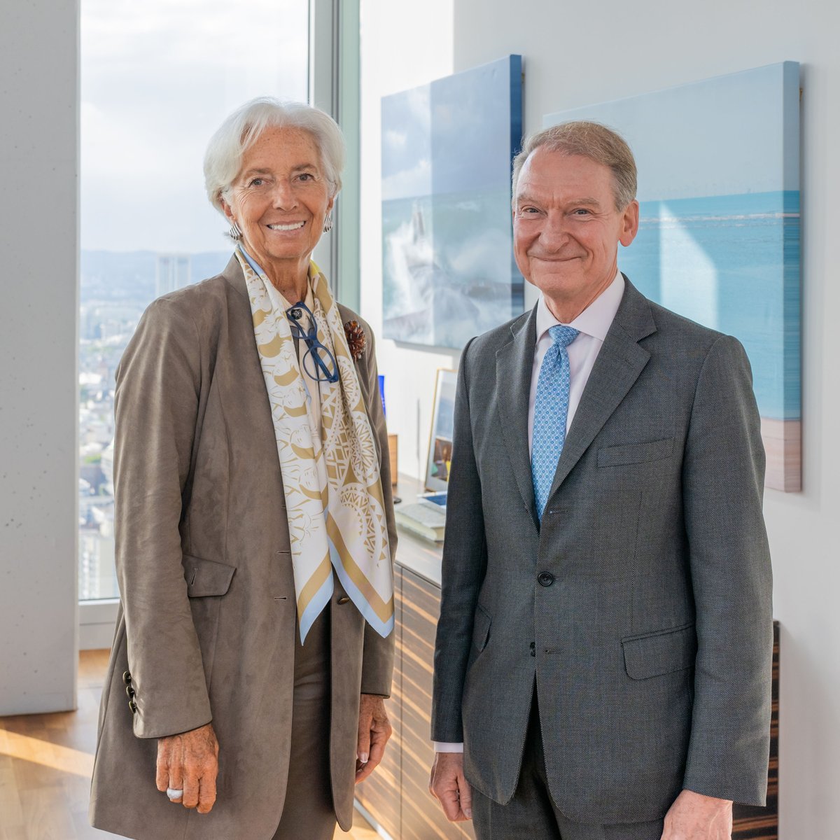 🚨🇺🇸🤝🇬🇧 EE.UU. y UK preparan un acuerdo clave sobre #crypto  (stablecoins y reglas comunes). 🇪🇺 Al mismo tiempo, Christine Lagarde se  reúne con Paul Atkins Director de la SEC. Y @Coinbase @circle @