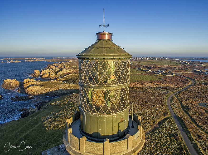 cain_cedric's tweet photo. Lumière doré sur la lanterne du Créac'h.
#pennarbed #ouessant #iledouessant #creachlighthouse #creach #phare #phareducreach #iroise #merdiroise #lumieresdouessant #cedriccain #bzh #breizh #bretagne_focus_on #france_focus_on #magnifiquebretagne https://t.co/CEQpoX5uXG