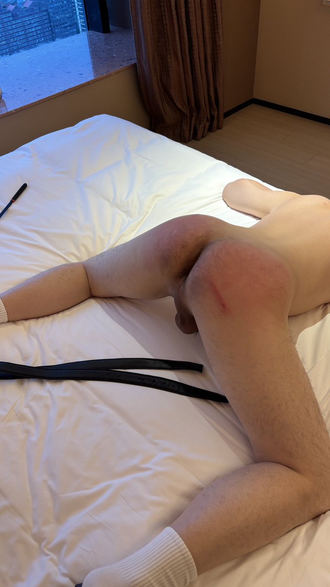 很乖的男大贝贝
喜欢看到贝贝屁股一点点变红
最近偏爱p1的姿势