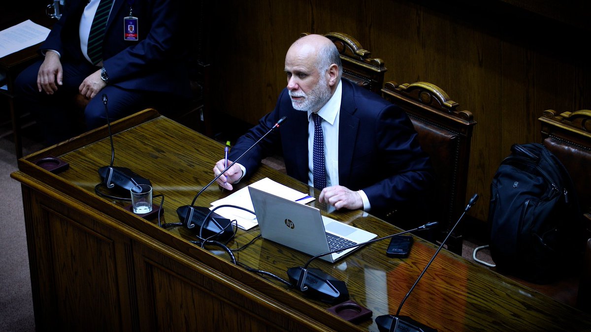 El ministro Álvaro Elizalde participó en la Sala del <a href="/Senado_Chile/">Senado Chile</a>, que aprobó la prórroga del estado de excepción constitucional de emergencia en la Macrozona Sur ✅.