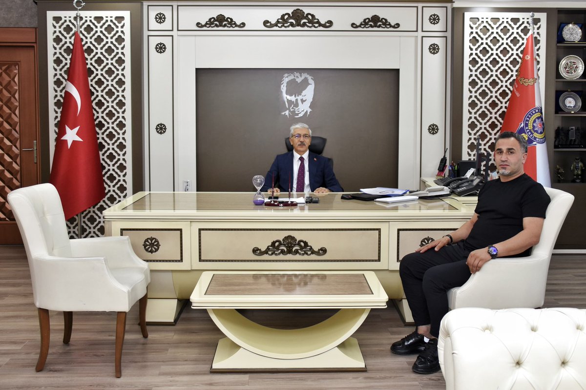 İş İnsanı Sn.Kenan SOYSAL;
İl Emniyet Müdürümüz Sn.Arif ÇANKAL'a veda ziyaretinde bulundu.🤝