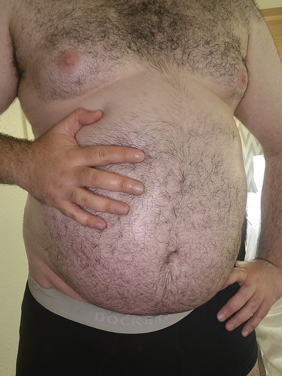 HungeryBurrIRL's tweet photo. Hey, I said I'd bring you up to my room so we could get some privacy. Is this not what you had in mind? You're lucky we didn't run into anyone getting off the elevator - things would have gotten a lot more cramped for you 😉 

#vore #voretwitter #malepred #chubby #bellykink #bear https://t.co/OaiJldJzdX