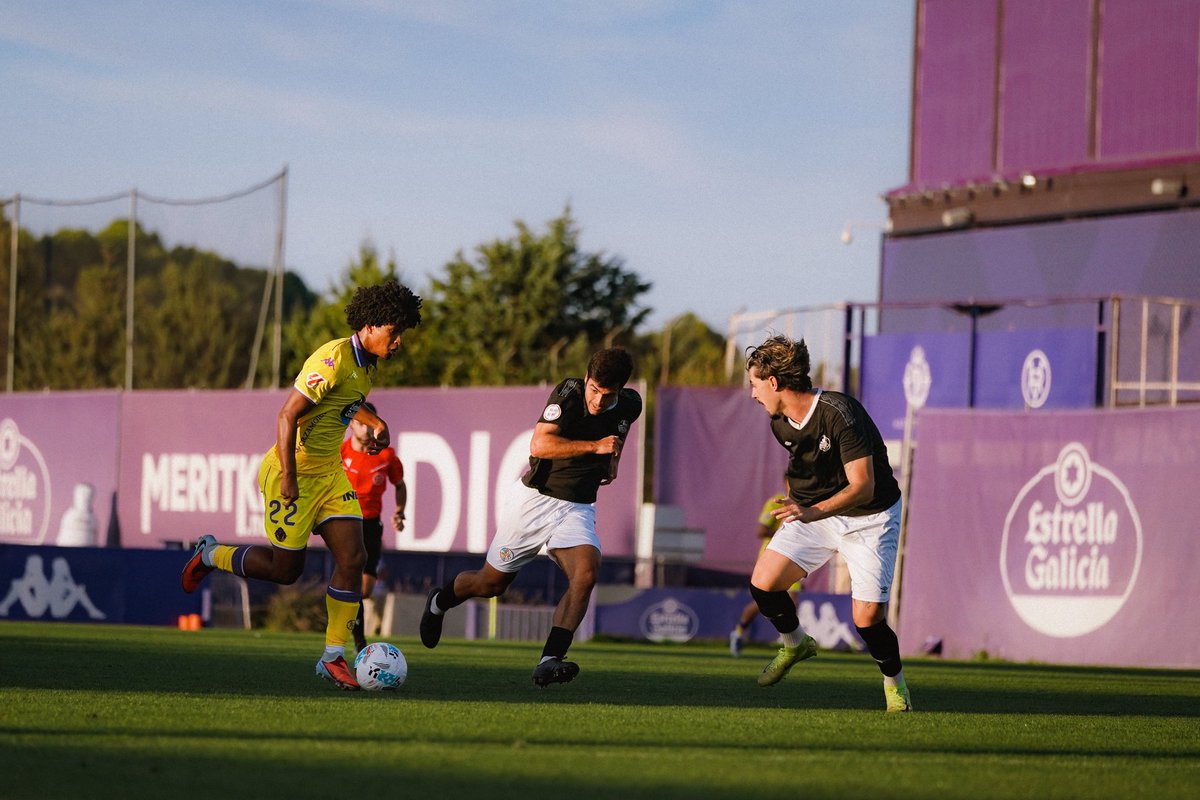 ⚽️ FINAL del partido de entrenamiento entre el <a href="/realvalladolid/">Real Valladolid C.F.</a> y el <a href="/SalamancaCFUDS/">Salamanca UDS</a> en el que los locales se imponen por 4-1. El gol blanquinegro fue obra de Aimar.

📸🙏🏼 ¡Gracias <a href="/realvalladolid/">Real Valladolid C.F.</a> por vuestra acogida y hospitalidad! 🤍🖤