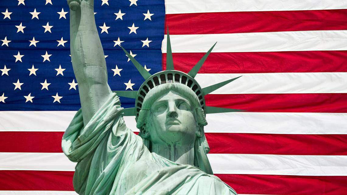 🛜 #RedesSociales   

¿Sabías que para pedir la residencia, asilo o naturalización en #EEUU ahora deberás revelar tus redes sociales en las solicitudes?   

Estos son los trámites #migratorios afectados, según #USICS  👉 elnuevoherald.com/noticias/acces…