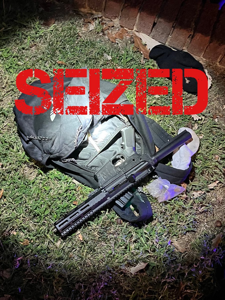 DEANEWYORKDiv's tweet photo. #DEANewYork #SpecialAgents continue to do their part to make #MakeDCSafeAgain! On 9/9, working with the @DCPoliceDept, #DEA agents arrested an individual carrying two illegal #firearms, including one #GhostGun, off the streets of #WashingtonDC! @DEAHQ @TheJusticeDept @WhiteHouse https://t.co/WfwdWREVbY
