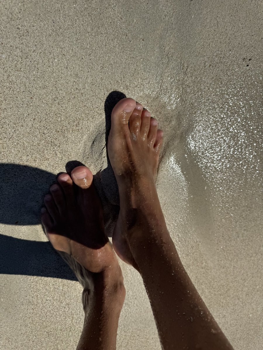 My feet at the beach 🌊💦 #feet #feetfetısh #findombaby #feetworshi̇p