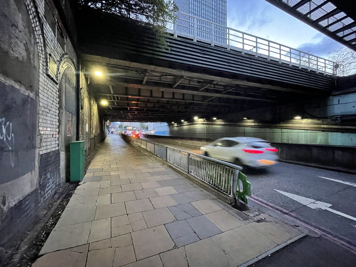 jonburkeUK's tweet image. Loads to love about Birmingham, but no city in Britain was dealt a worse hand by ‘enlightened’ modernist planners and architects than Brum.

It’s no understatement to say their experiment wrecked a lot of our second city, leading to lonely no-go areas and alienated residents.