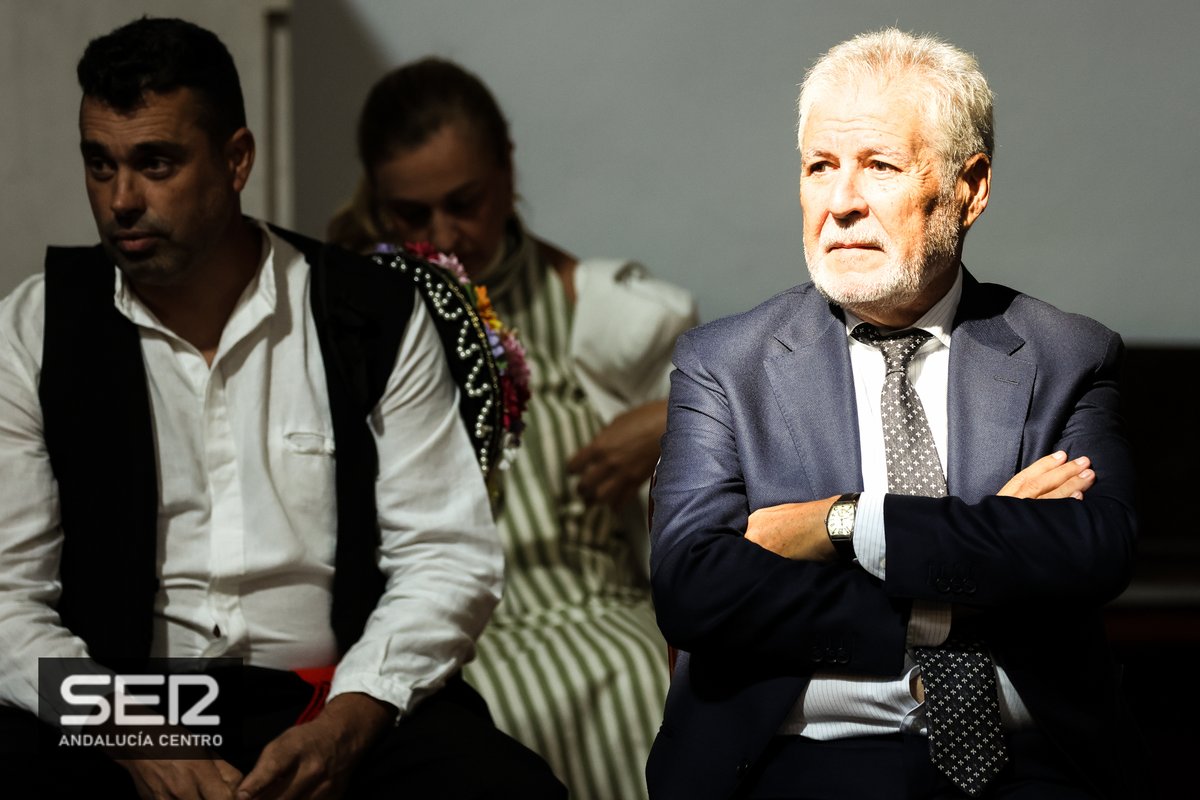 📸 𝗙𝗢𝗧𝗢𝗚𝗔𝗟𝗘𝗥𝗜𝗔 | Las imágenes del acto de entrega de distinciones del Ayuntamiento de #Antequera con motivo del Día de la Ciudad

🔗 facebook.com/media/set/?set…