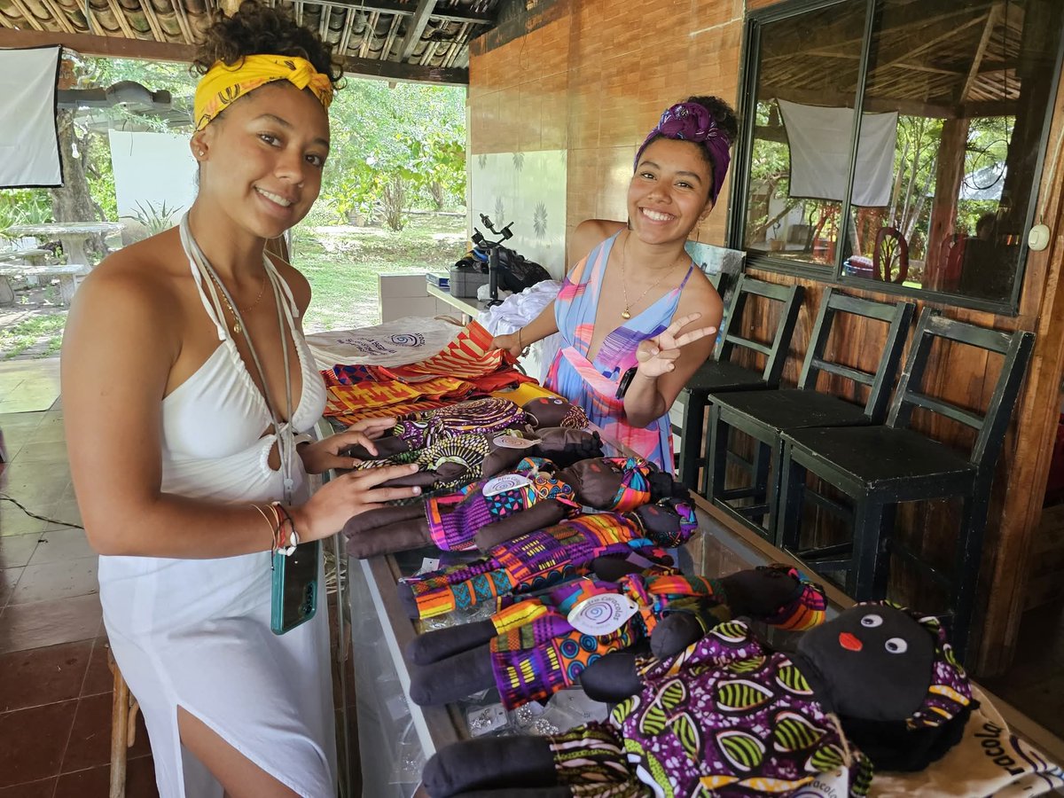 Nuestro Afroemprendimiento: “Historia y Ancestralidad” es un proyecto de sanación, amor e identidad.

💜 Las bolsas, muñecas y turbantes son elaboradas por manos de mujeres #Afromexicanas y a través de ellos visibilizamos la cultura y las negritudes. 
#empoderamiento #autonomía