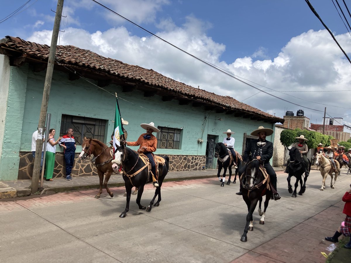 16sep día de la Indep Nal; desfile en Sn Jo de G Mich el #PuebloEnVilo de ⁦<a href="/LuisGonzalezyG/">Luis González y Glz.</a>⁩