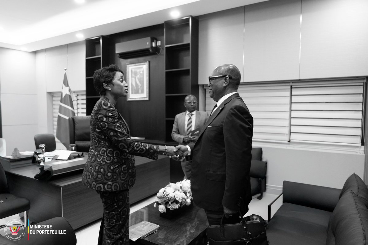 S.E. Mme <a href="/_JulieShiku/">Julie Shiku</a>, Ministre du Portefeuille, a ouvert la semaine par deux réunions d’urgence avec la SNEL et la RVA, à la suite de l’incident majeur survenu les 11 et 12 septembre à l'aéroport de Ndjili. Des explications claires et des mesures correctives immédiates sont