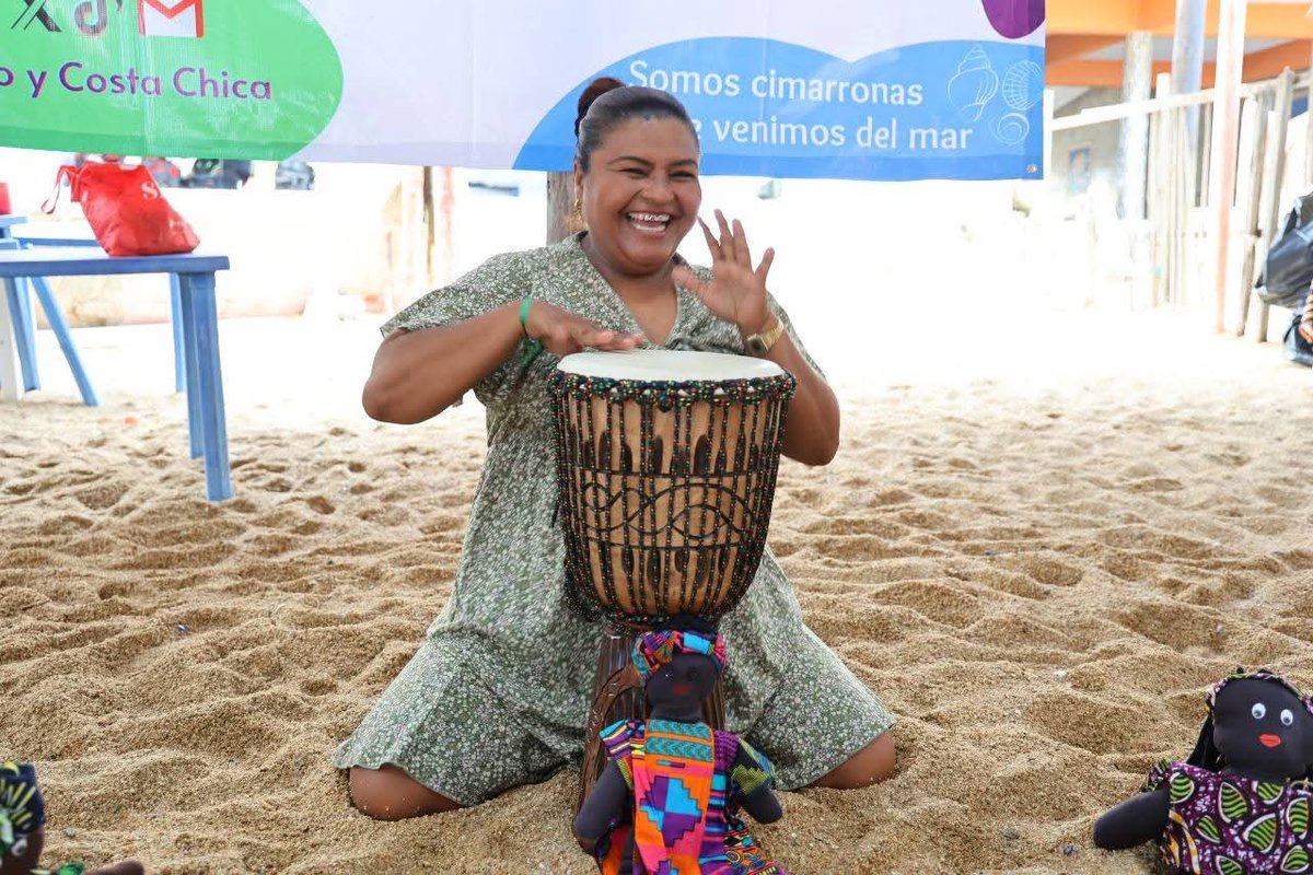 Les compartimos fotitos del Día Internacional de las Personas Afrodescendientes #31DeAgosto en nuestro Encuentro Escuchando Voces Intergeneracionales de Mujeres Cimarronas de Afropulco  donde realizamos la Tallercita de Identidad Afrocosteña, dirigida por la Dra. Teresa Mojica.