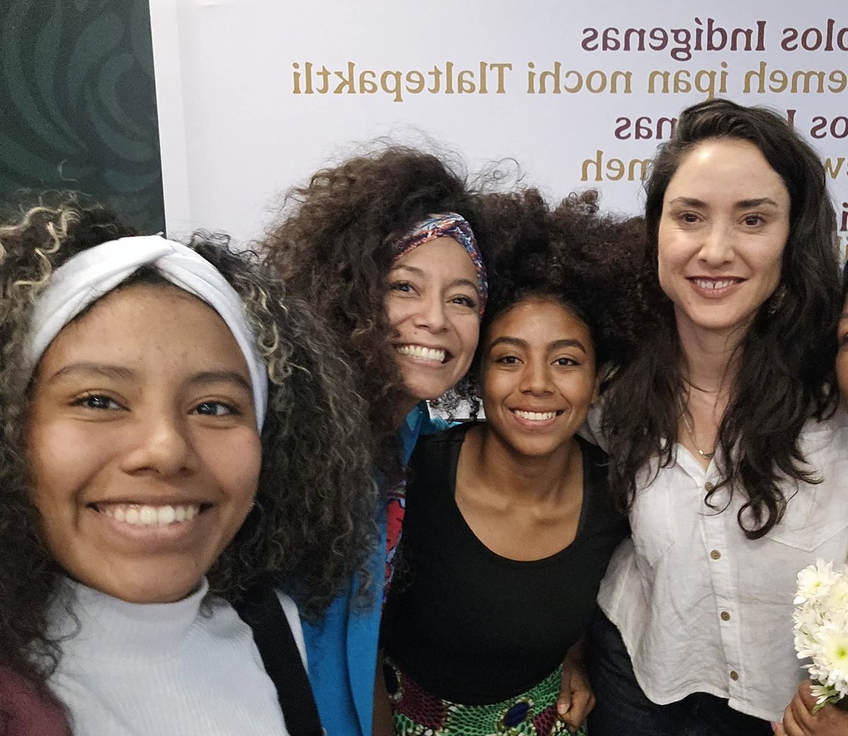 Gracias Claudia Curiel de Icaza, Secretaria de Cultura por el diálogo y por impulsar una agenda negra rescatando nuestras culturas, desde la #poesía, la promoción de la #identidad negra, abriendo espacios y proyectos para los emprendimiento de las juventudes #afromexicanas 💕