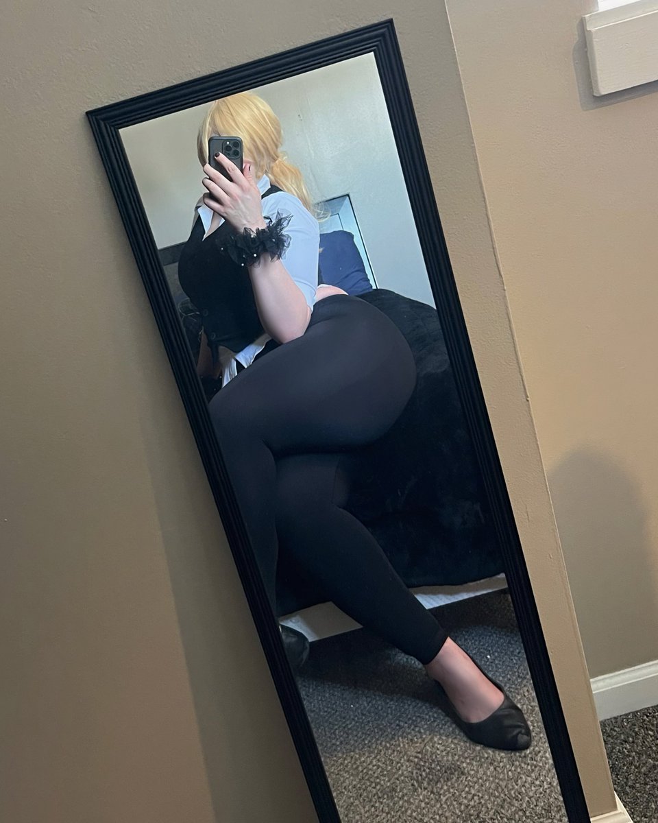 Rocky☆ | Cynthia Cosplay Arc💛🖤 tweet media