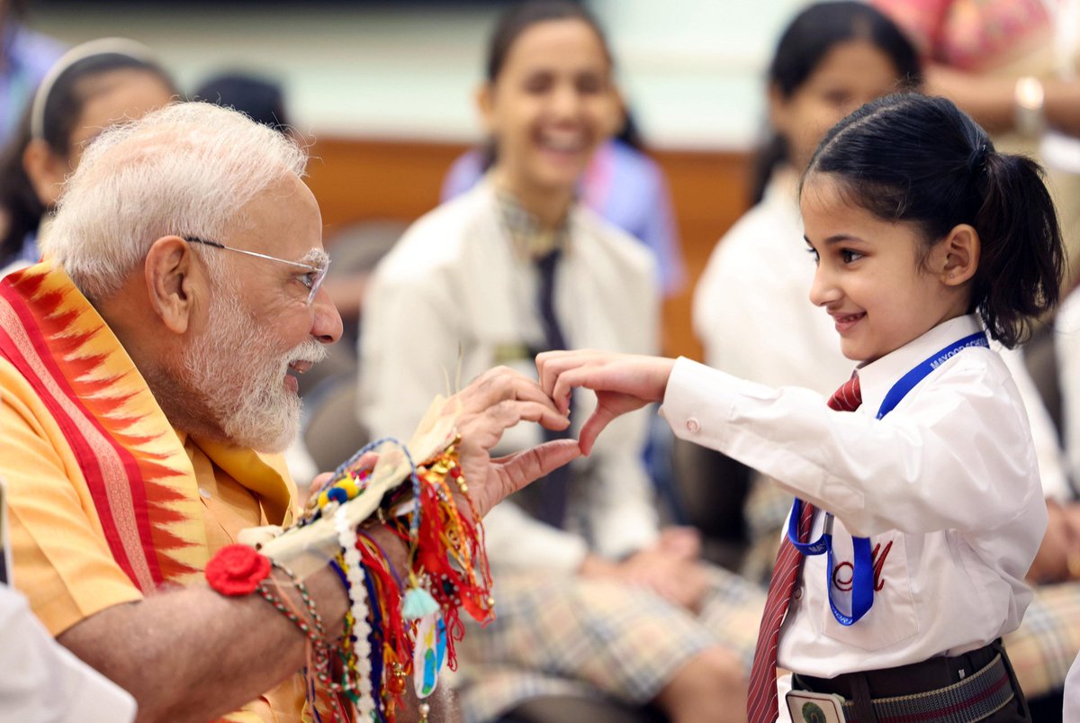 Drop modi pics and video edits.

#HappyBirthdayModiji