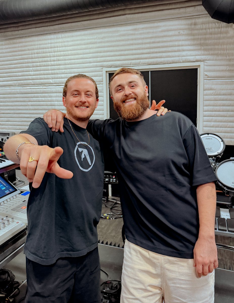 disclosure's tweet image. COACHELLAAA 🇺🇸 Bringing the best live show we've ever made to the field next year. See you there 🤝
@coachella