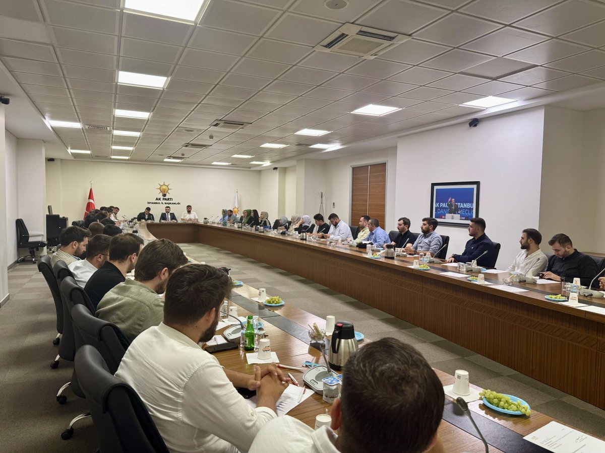 İl Gençlik Kolları Başkanımız <a href="/nevzatyucetr/">Nevzat Yüce</a> başkanlığında, İl Yönetim Kurulu Toplantısı gerçekleştirildi.