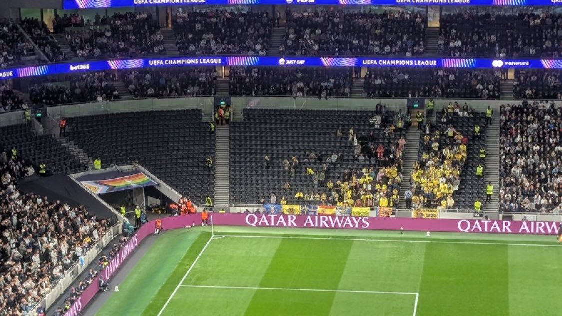 Villarreal fans at Spurs tonight..

How come the Spanish travel so sh*t away from home?? 🤔🇪🇸