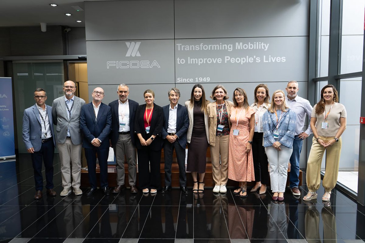 Hoy celebramos la reunión de la Comisión de Negocio Responsable en las instalaciones de Ficosa en Viladecavalls, donde conocimos la transformación de los últimos años y visitamos la fábrica donde se producen retrovisores, sistemas ADAS y productos para vehículos eléctricos