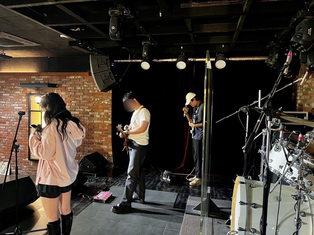 momo_ttukbaeg's tweet photo. 2025.09.14 잔열(殘熱)
#잔열 #우리의_연주는_아직_여름
감사합니다 🍑 즐거웠어요!!
다음에 또 만나요~ (ﾉ´ヮ´)ﾉ*: ･ﾟ
#모모뚝백 https://t.co/wQln8ZNEQz