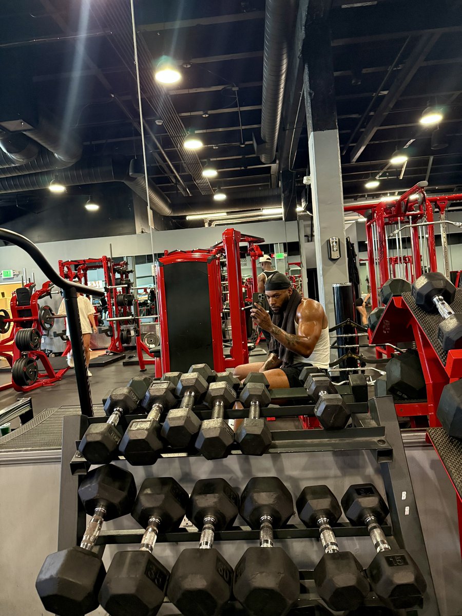 DallasEli tweet media