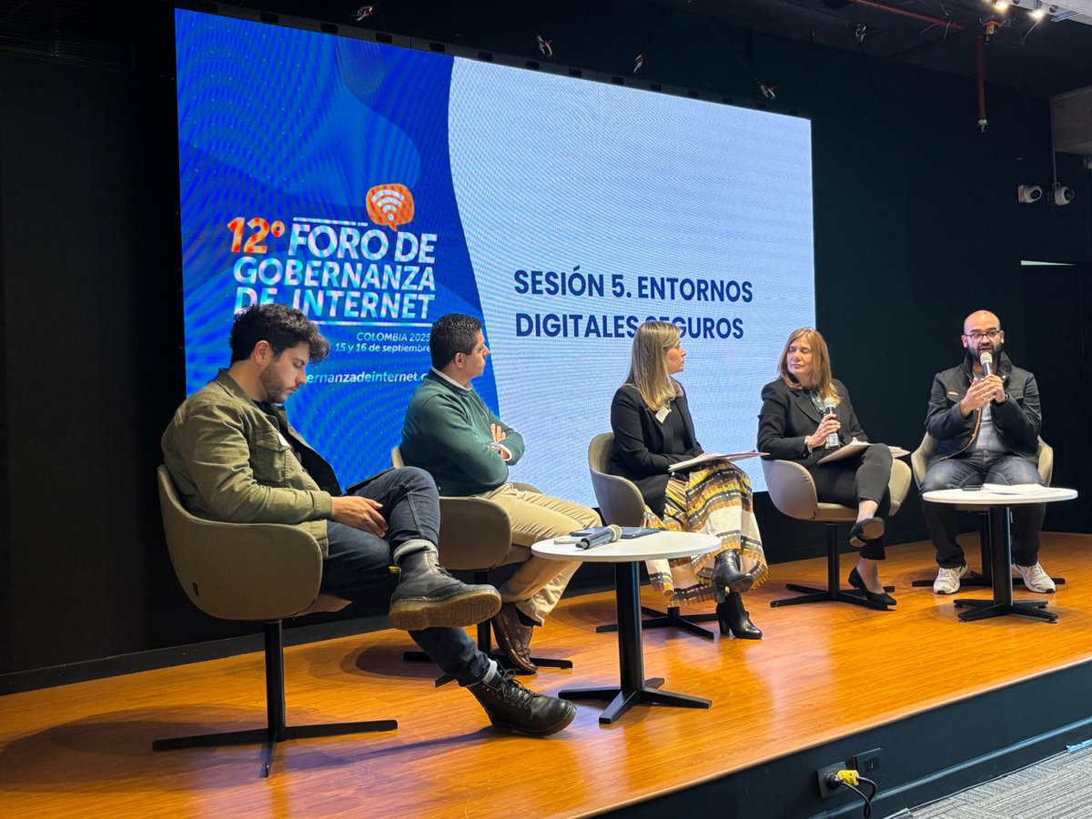 <a href="/andreabmunozg/">Andrea Muñoz Gomez</a> <a href="/fgicolombia/">FGI Colombia</a> .<a href="/andreabmunozg/">Andrea Muñoz Gomez</a> en el #FGIColombia2025: “Una sola autoridad no puede abordar los retos digitales: trabajamos con sociedad civil, Defensoría, <a href="/ICBFColombia/">Bienestar Familiar | ICBF</a> y <a href="/Ministerio_TIC/">Ministerio TIC</a> en un consenso nacional digital”.