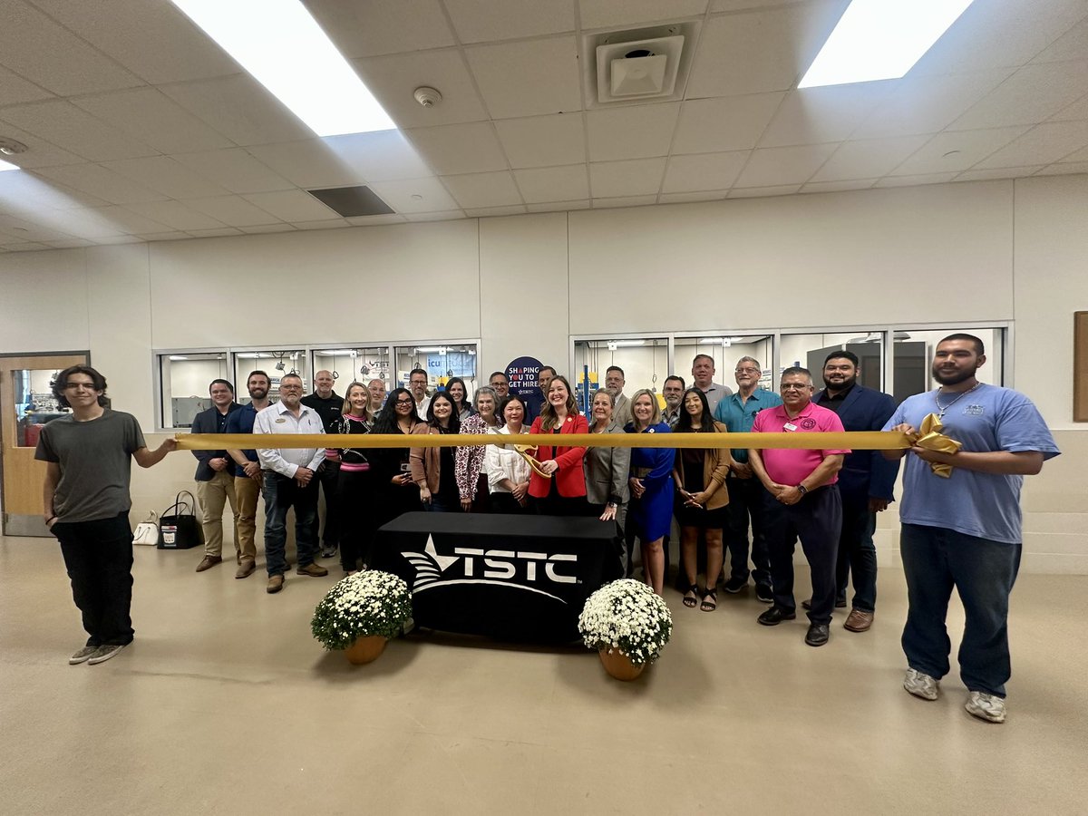 CarolineForTX's tweet photo. Spoke last week at @TSTCproud’s ribbon-cutting for their upgraded Hutto Mechanical Lab! This cutting-edge space will empower students for high-demand careers. Let’s keep supporting TSTC—Vote YES on Prop 1! #txlege #TSTC #Prop1 https://t.co/aWwQKHCKVS