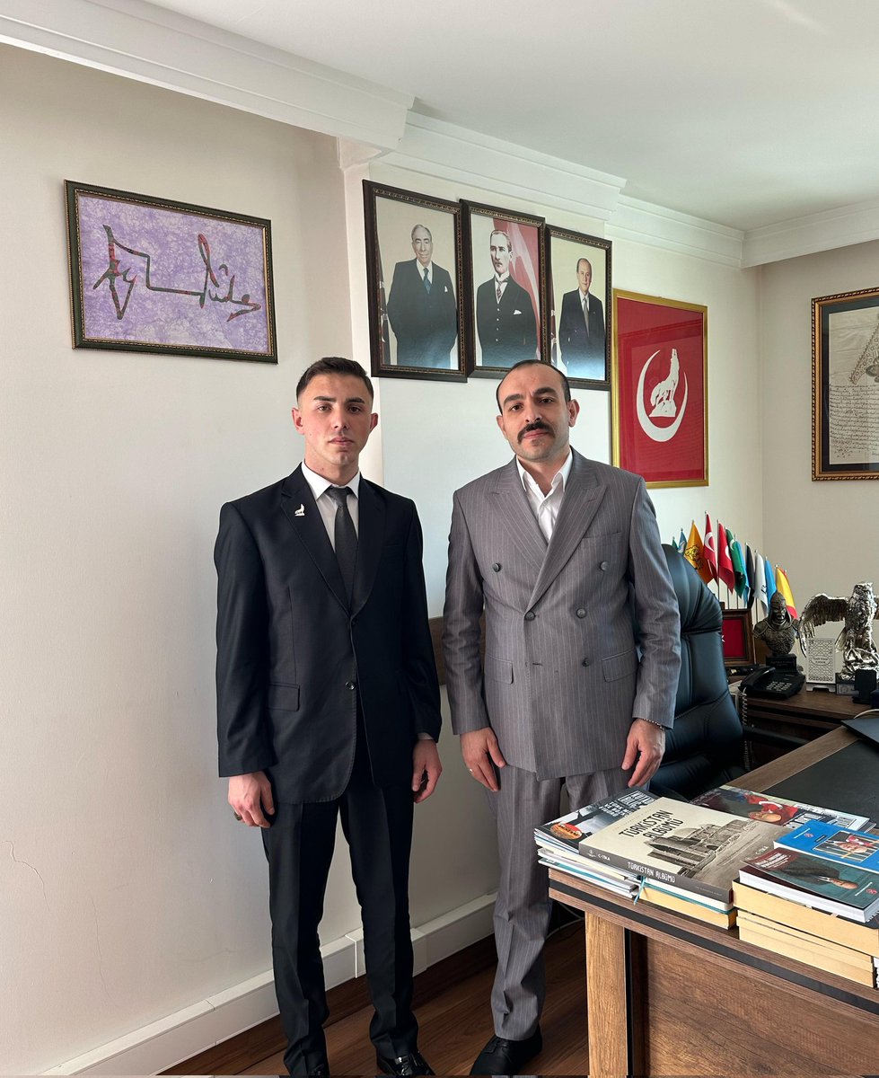 “Dava Adamının Yanında”
“Türk-İslam Ülküsüne hizmet eden kıymetli büyüğümüz, Ülkü Ocakları Eğitim ve Kültür Vakfı Genel Başkan Yardımcımız Sayın Kadir Ensar Ejder <a href="/keejder/">Kadir Ensar Ejder</a> ile aynı karede olmak, bir şeref nişanesidir.”