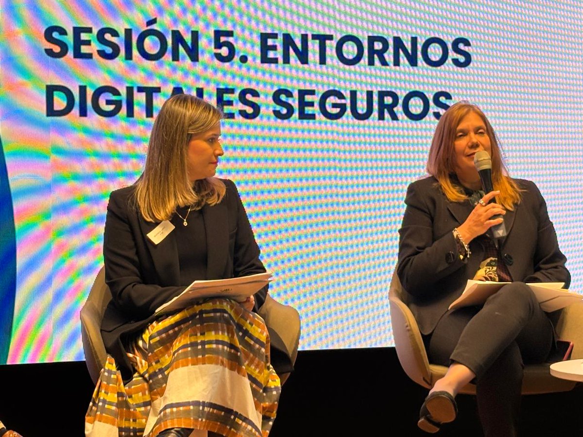 <a href="/andreabmunozg/">Andrea Muñoz Gomez</a> <a href="/fgicolombia/">FGI Colombia</a> <a href="/ICBFColombia/">Bienestar Familiar | ICBF</a> <a href="/Ministerio_TIC/">Ministerio TIC</a> .<a href="/andreabmunozg/">Andrea Muñoz Gomez</a> en el #FGIColombia2025: “El 87% de las quejas por violencia digital provienen de entornos digitales. Necesitamos estándares claros para prevenir riesgos y proteger a niños, niñas y adolescentes”.