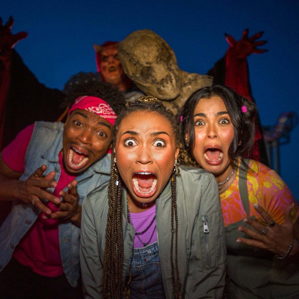 The screams start this Saturday 😱 #FrightFest takes over #SixFlagsDarienLake with haunted houses, scare zones, and fear around every corner. 😈 

Gather your crew and join us select nights until Oct. 25. Hold on tight and see who screams first 👀