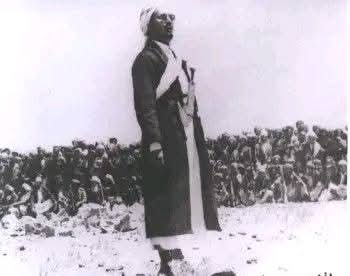 الشيخ عبدالله بن حسين الاحمر شيخ حاشد وعموم الهضبة الزيدية استطاع جمع الجميع تحت كلمته فأصبحت الدولة تهابه بل اصبح يقاسم الدولة في حكم اليمن. 
مشكلة حضرموت هي شيوخ حضرموت وإفرازات نظام صنعاء الذي جعل لكل قبيلة ١٠٠ شيخ وكل شيخ يتجه إلى رأي آخر فلم نقم على هدف واحد.